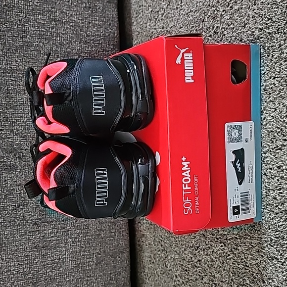 Womens Puma Athletic Shoes - Picture 2 of 3